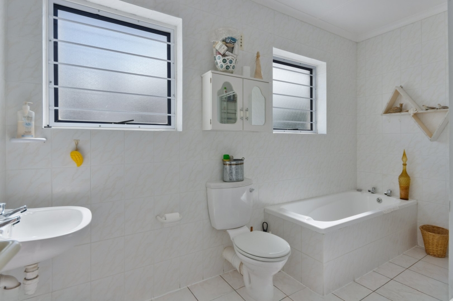3 Bedroom Property for Sale in Cayman Beach Western Cape